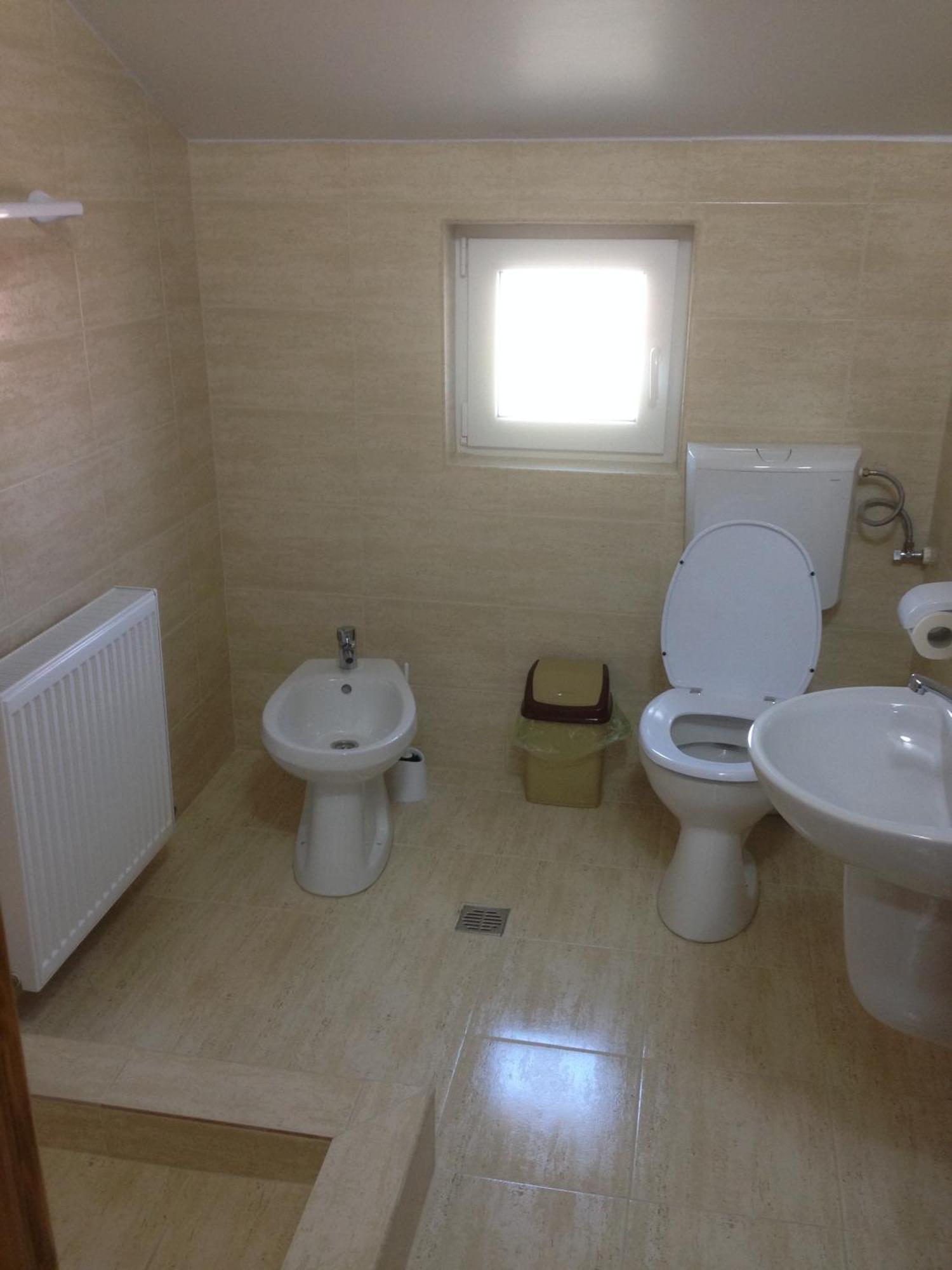 Hotel Adial Adjud ภายนอก รูปภาพ