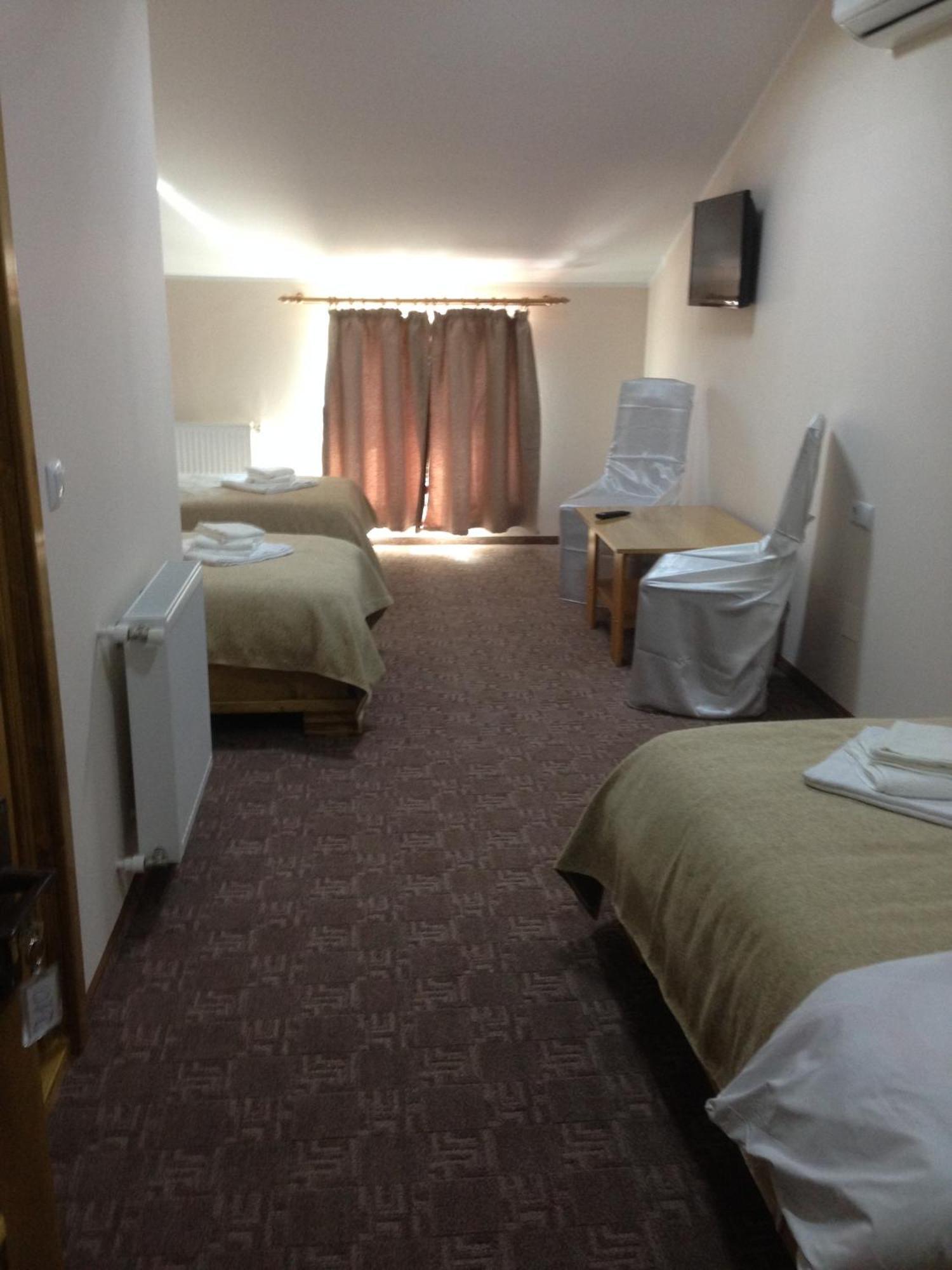 Hotel Adial Adjud ภายนอก รูปภาพ