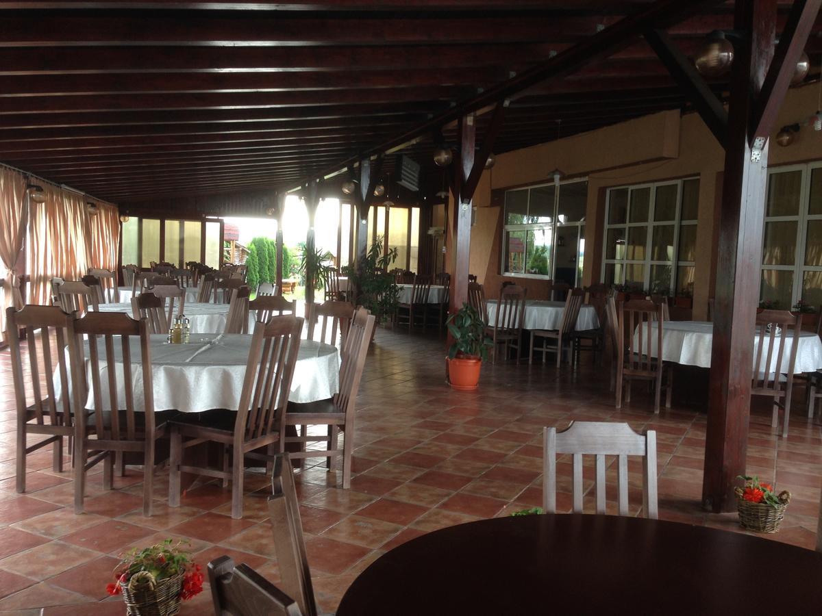 Hotel Adial Adjud ภายนอก รูปภาพ