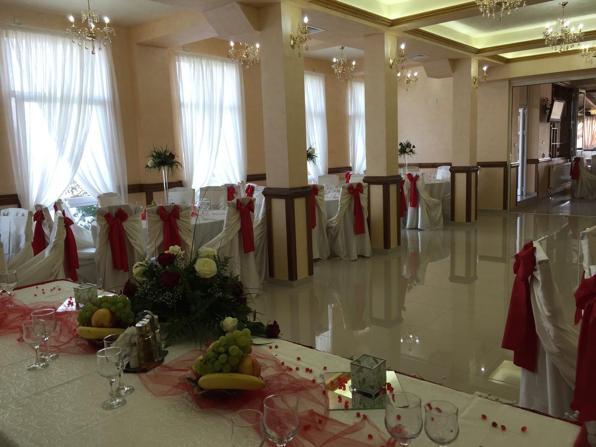 Hotel Adial Adjud ภายนอก รูปภาพ