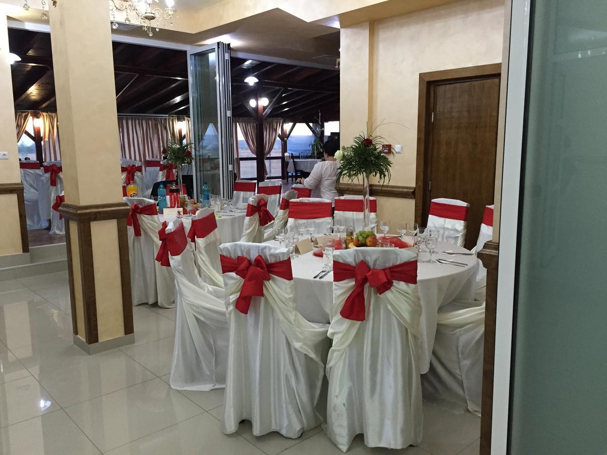 Hotel Adial Adjud ภายนอก รูปภาพ